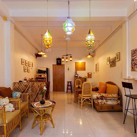 Hostel One Of Us House Bangkok Exterior foto